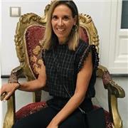 Nutricionista formador en centros públicos o privados impartiendo conocimientos sobre nutrición etc